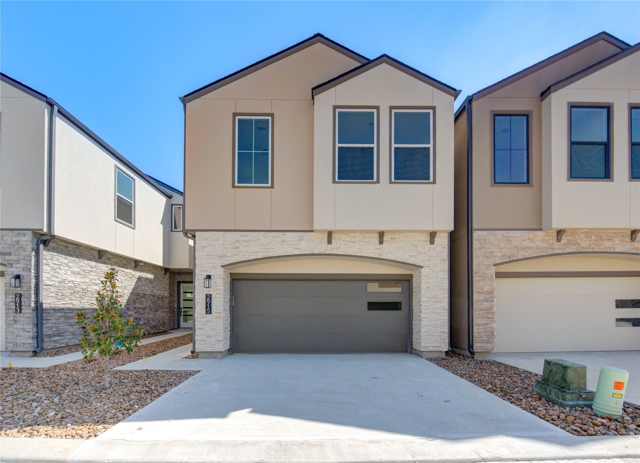 a view of entryway of the house