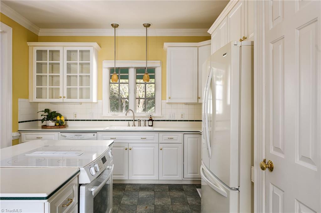 6398 Skylark Road Pfafftown, NC 27040 - Photo 12 of 34