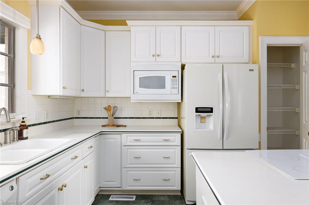 6398 Skylark Road Pfafftown, NC 27040 - Photo 13 of 34