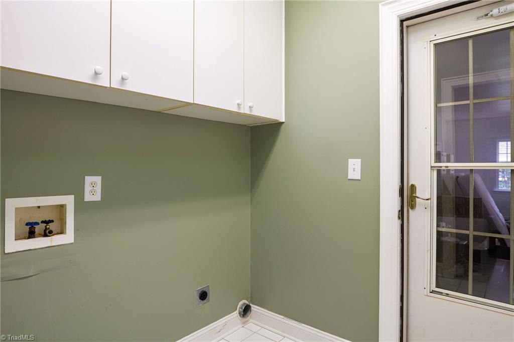 6398 Skylark Road Pfafftown, NC 27040 - Photo 24 of 34 Laundry