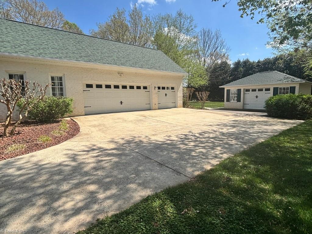 6398 Skylark Road Pfafftown, NC 27040 - Photo 4 of 34