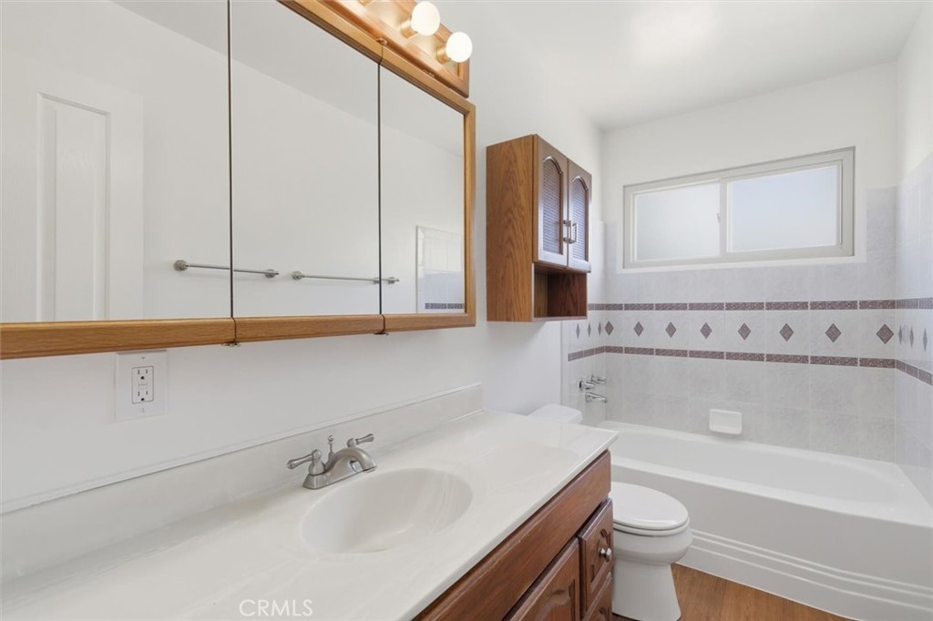 6820 Gross Avenue West Hills, CA 91307 - Photo 23 of 27 Hall bathroom