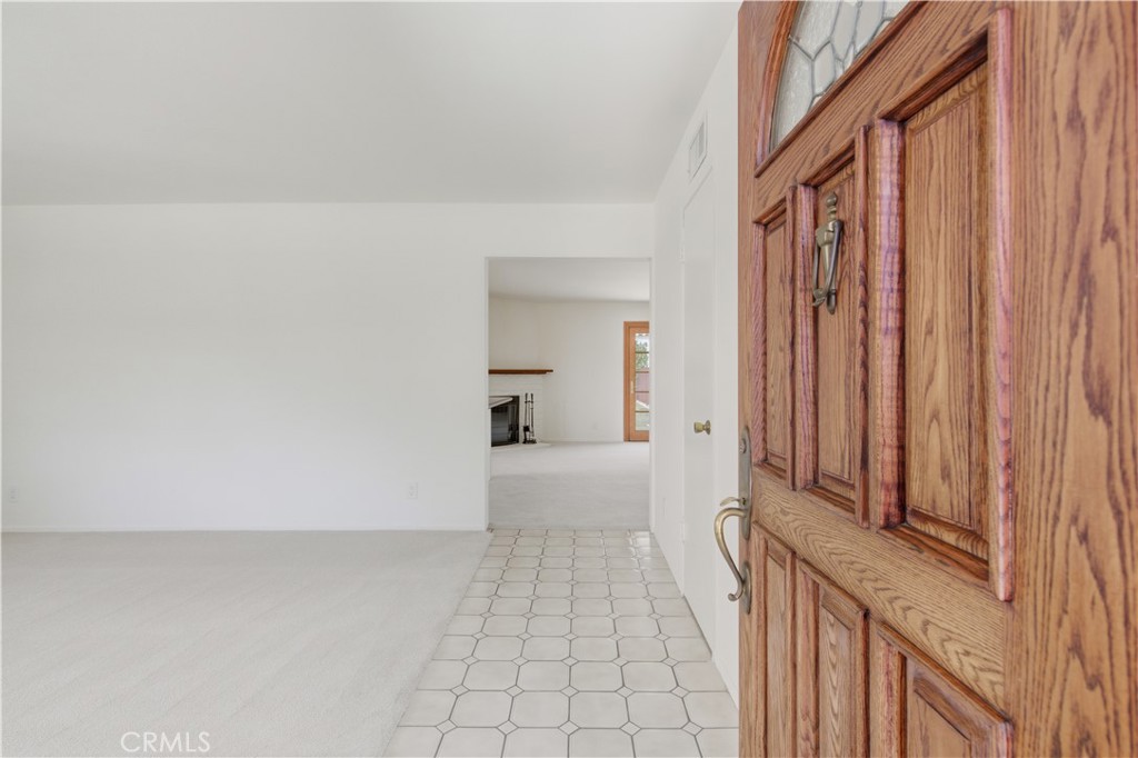 6820 Gross Avenue West Hills, CA 91307 - Photo 5 of 27 Entrance