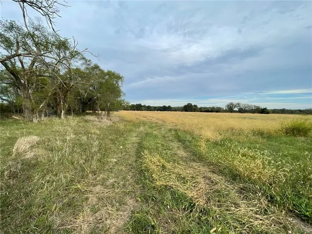 $200,000 | 343-rd Hedge Lane, Paola, KS 66071