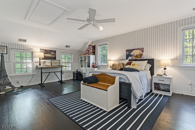 11 Red Oak Row Chester, NJ 07930 - Photo 24 of 50