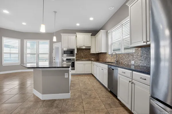 $3,700 | 18039 Branson, San Antonio, TX 78255
