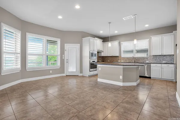 $3,700 | 18039 Branson, San Antonio, TX 78255