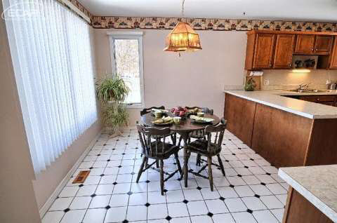 13417 Fenton Road Fenton, MI 48430 - Photo 8 of 26 20432323-7.JPG