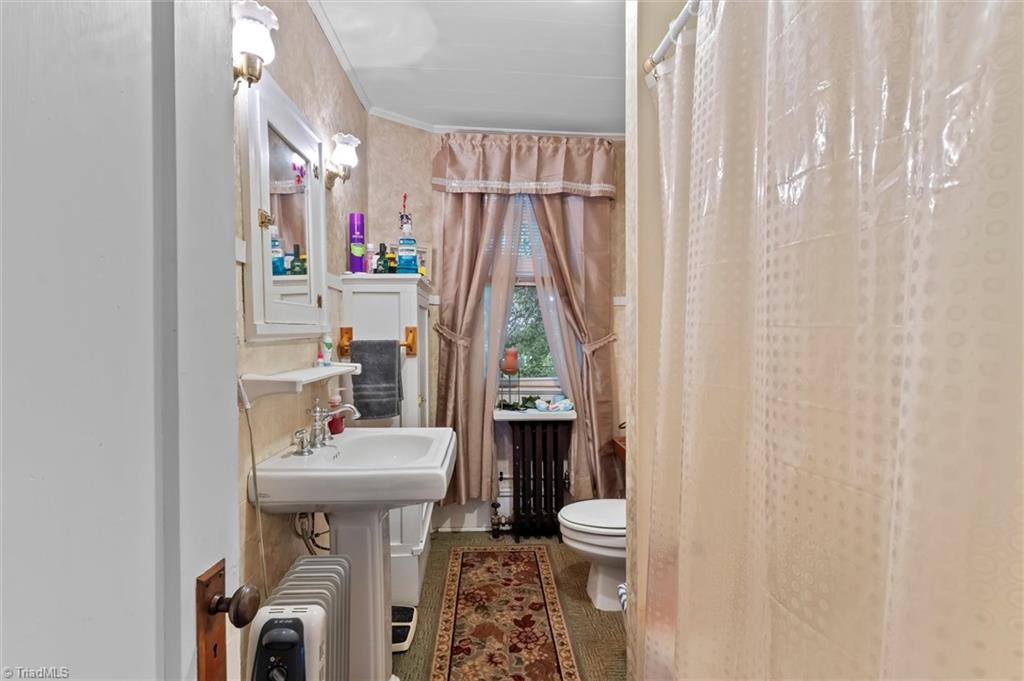 519 Maple Street Mount Airy, NC 27030 - Photo 15 of 20 Upper Bath 3