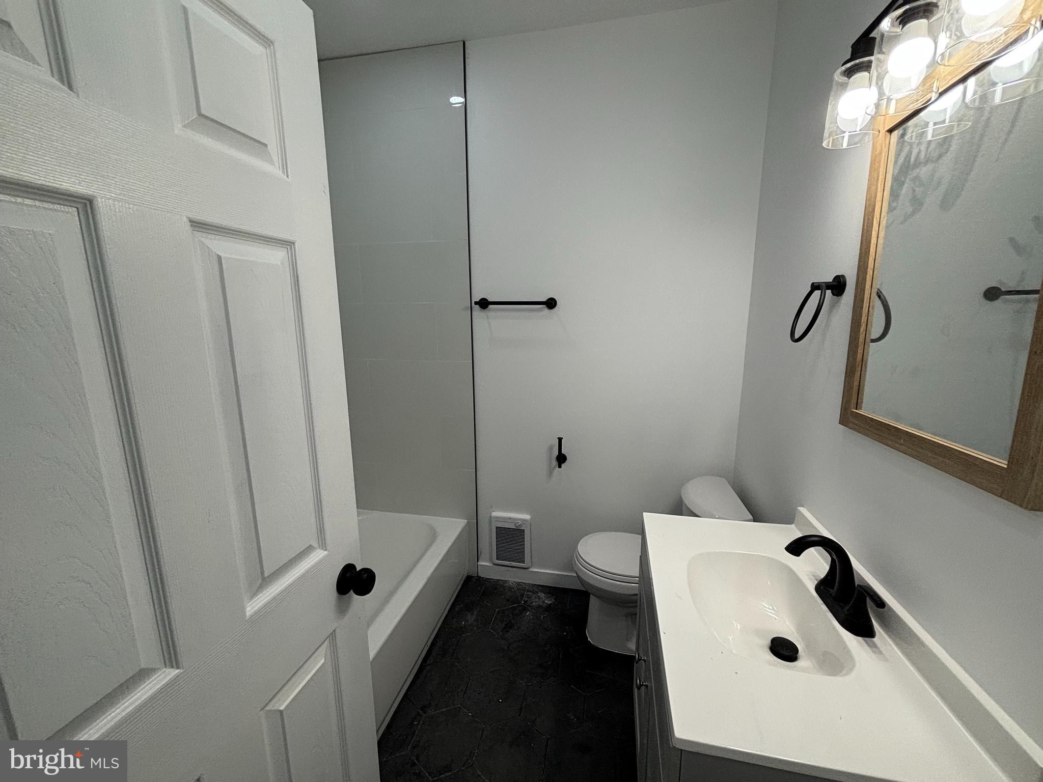 3038 North 8th Street, Unit 2 Philadelphia, PA 19133 - Photo 3 of 5