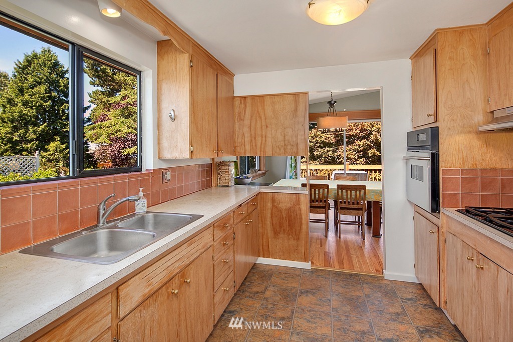 935 Daley Street Edmonds, WA 98020 - Photo 11 of 25 Gallery Image 11