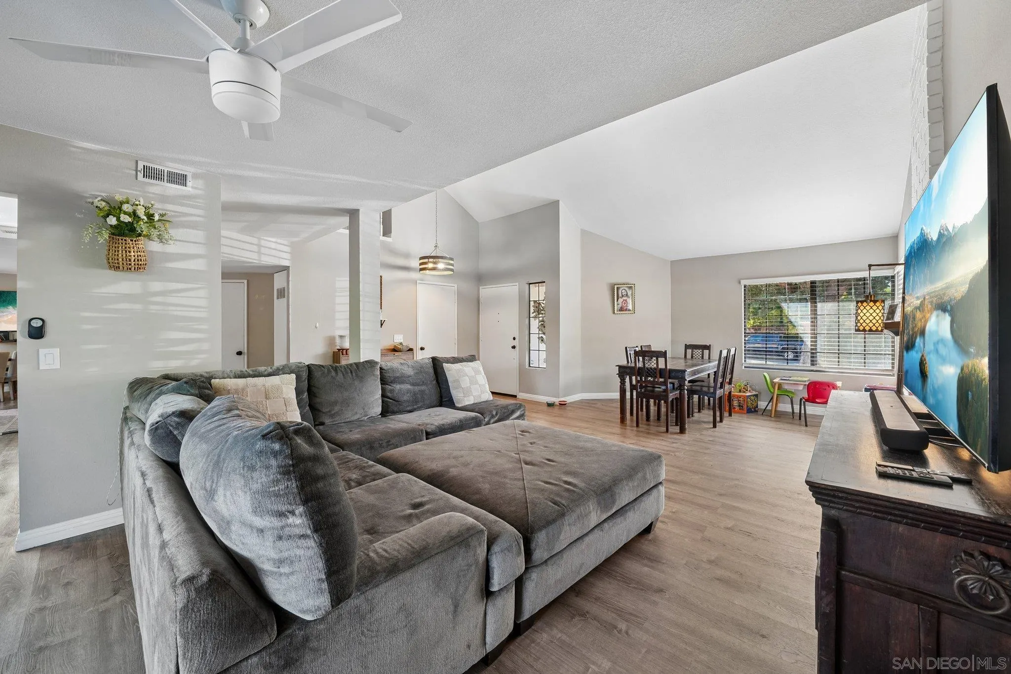 45630 Rainbow Canyon Road Temecula, CA 92592 - Photo 5 of 36 Gallery Image 5