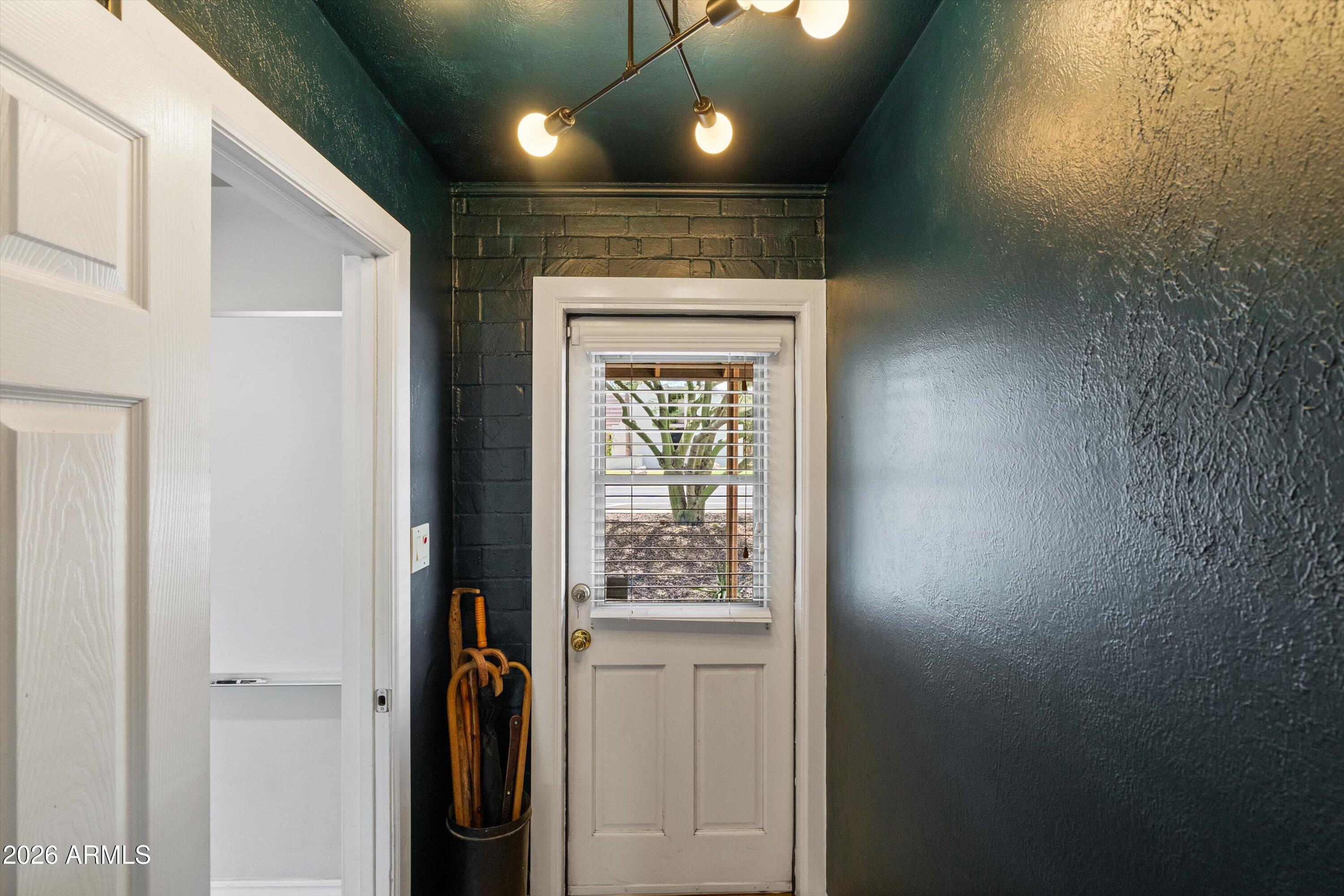 5525 North 12th Street Phoenix, AZ 85014 - Photo 23 of 59 35-Hallway to Outside