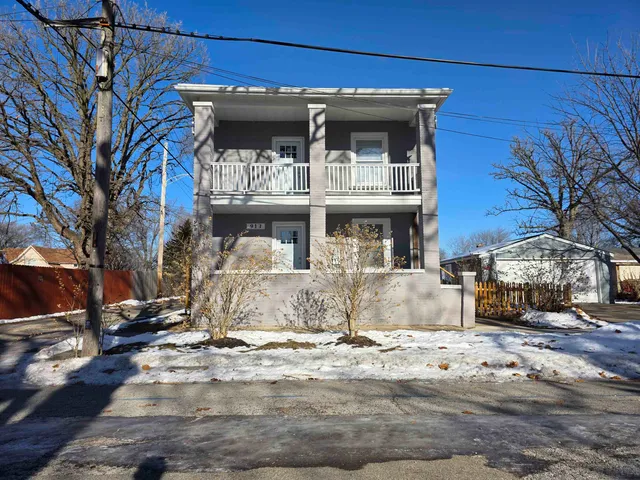 $950 | 913 Loomis Street, Rockford, IL 61102