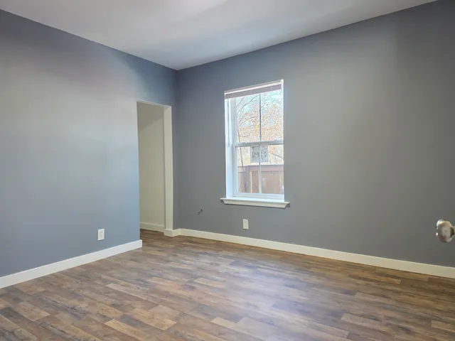 $950 | 913 Loomis Street, Rockford, IL 61102