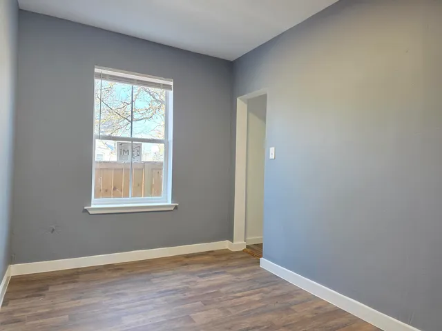 $950 | 913 Loomis Street, Rockford, IL 61102