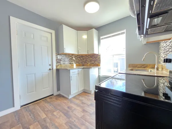 $1,900 | 913 Loomis Street, Rockford, IL 61102