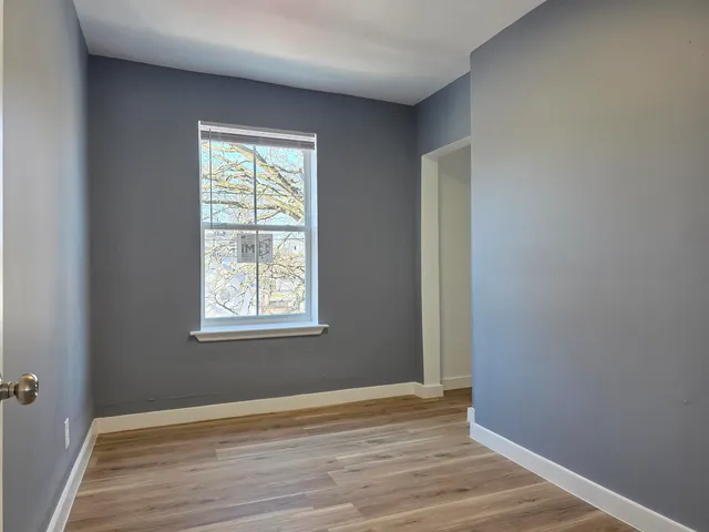 $950 | 913 Loomis Street, Rockford, IL 61102