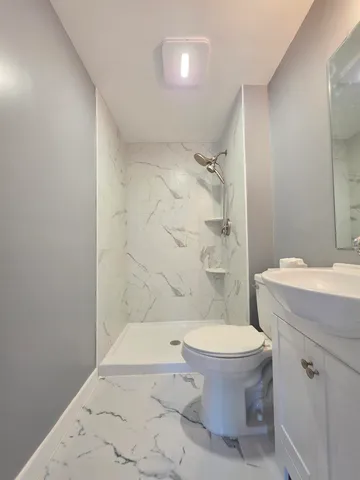 $950 | 913 Loomis Street, Rockford, IL 61102