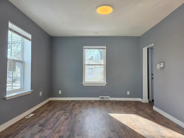 $1,900 | 913 Loomis Street, Rockford, IL 61102