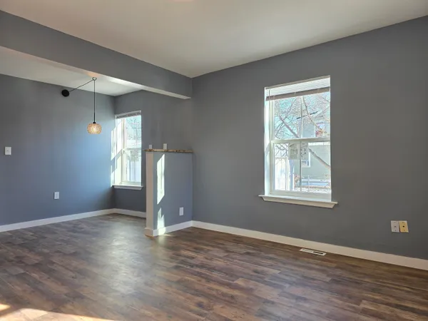 $1,900 | 913 Loomis Street, Rockford, IL 61102