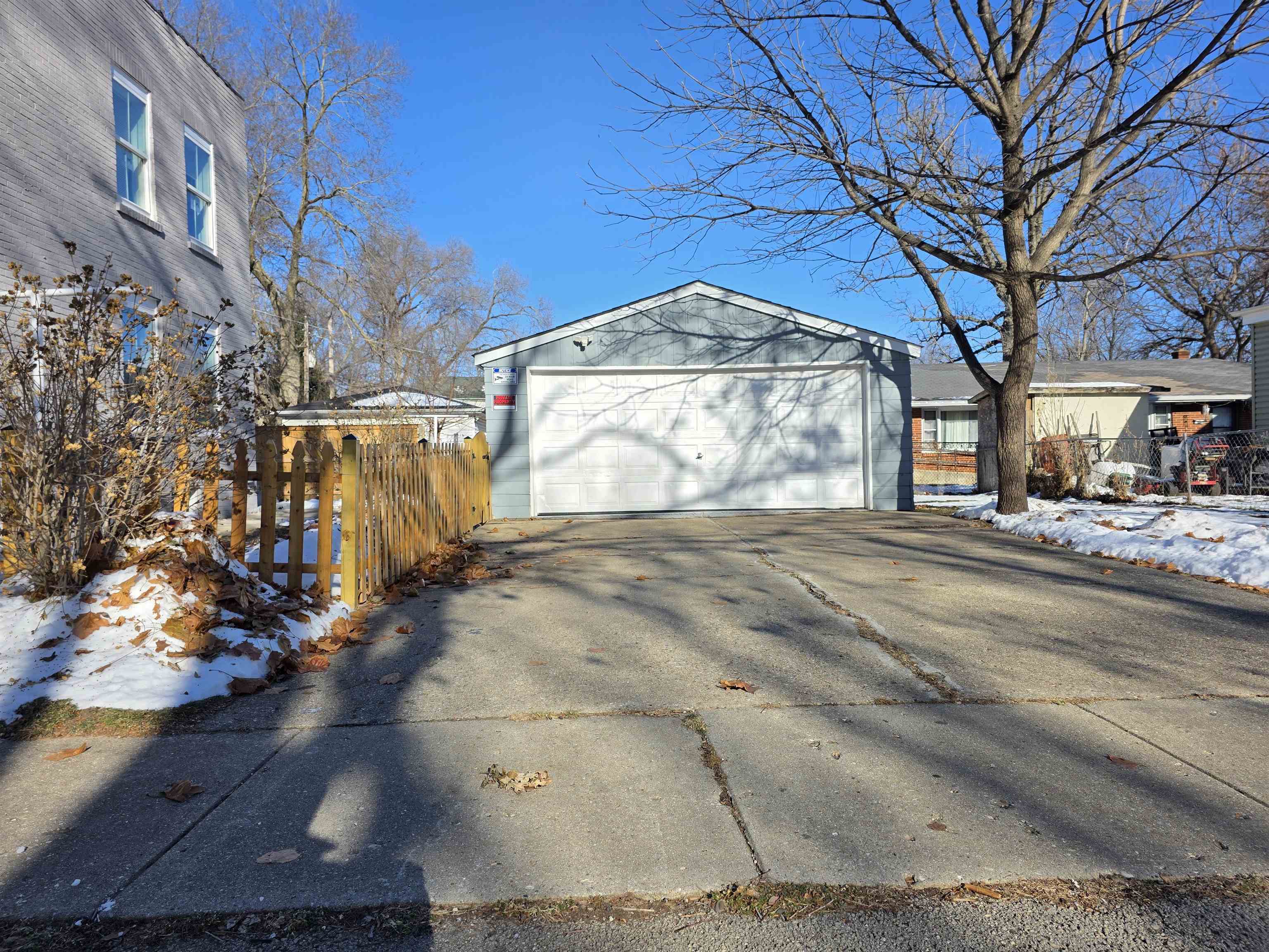 913 Loomis Street Rockford, IL 61102 - Photo 3 of 22