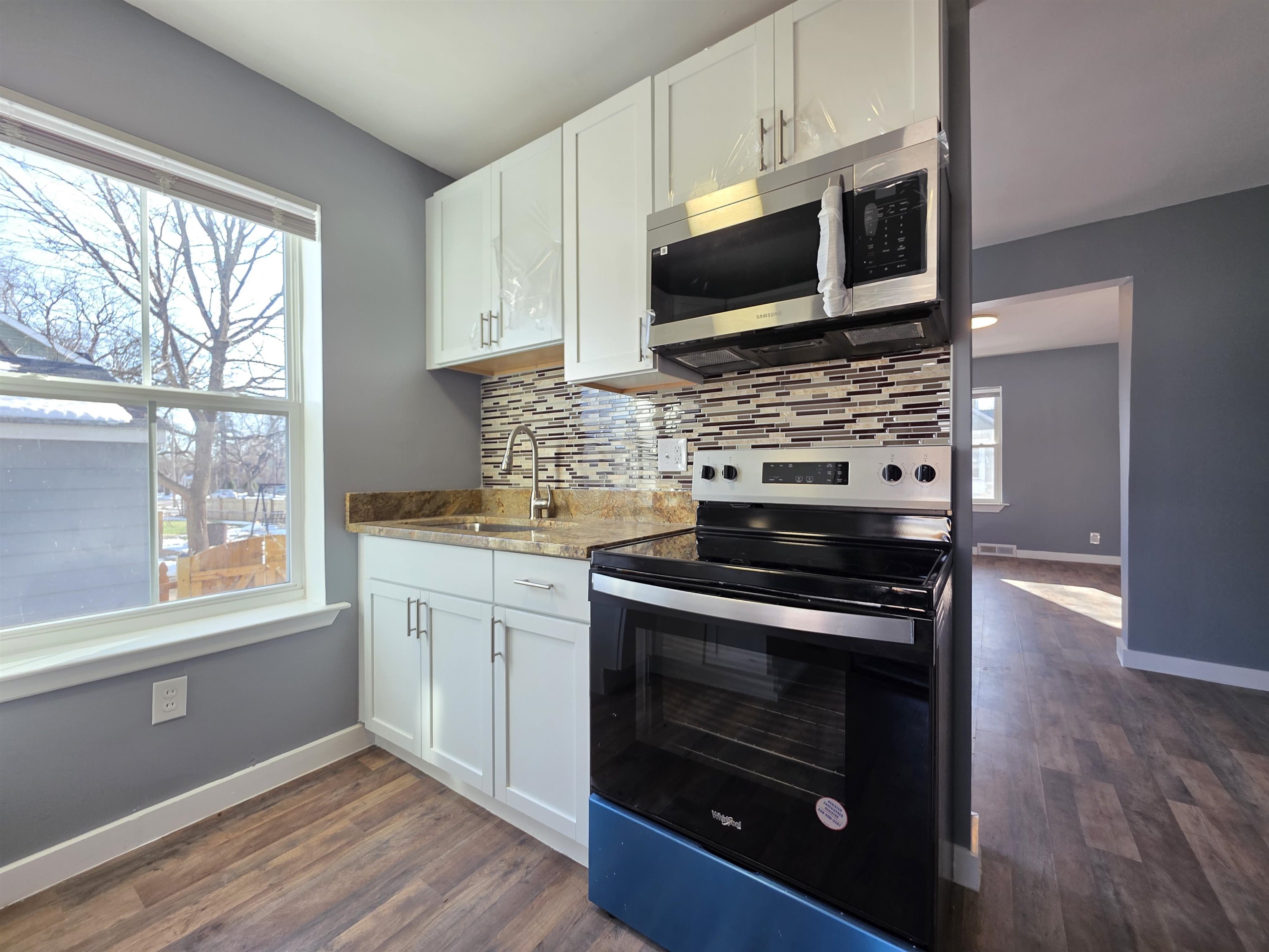 913 Loomis Street Rockford, IL 61102 - Photo 6 of 22