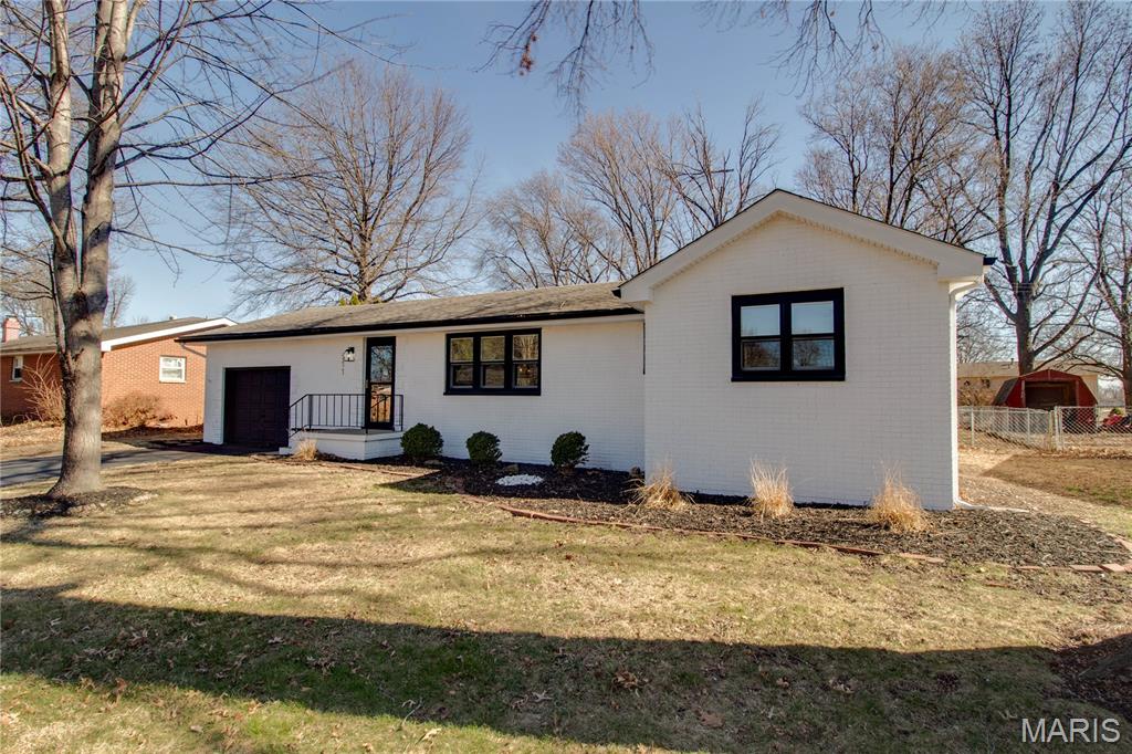 511 Courtesy Lane Bethalto, IL 62010 - Photo 4 of 44