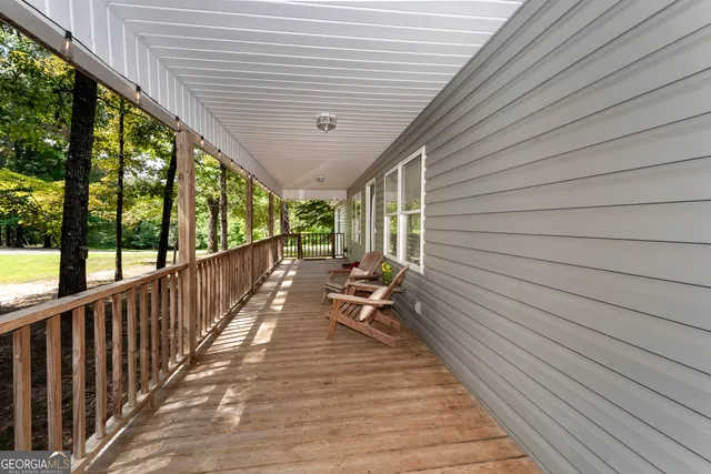 a view of a livingroom with furniture