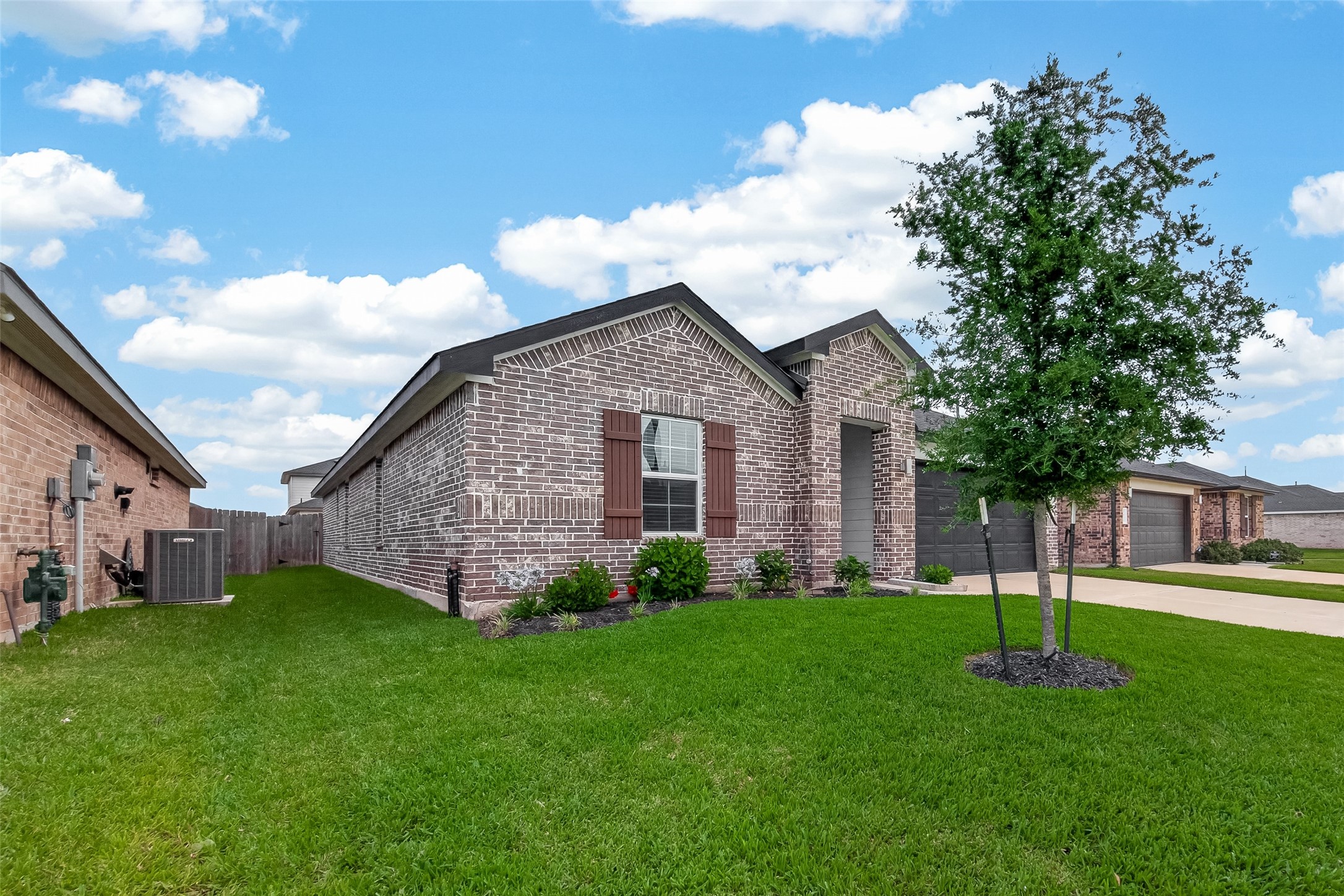 1119 Kinder Sky Lane Rosharon, TX 77583 - Photo 2 of 34