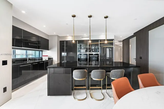 $4,350,000 | 18555 Collins Avenue, Unit 701, Sunny Isles Beach, FL 33160