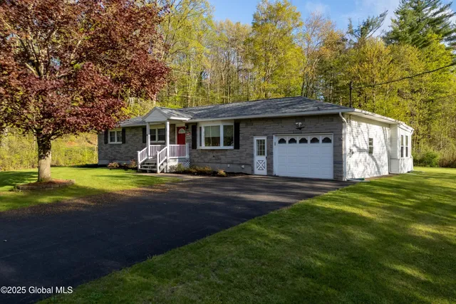 $351,000 | 92 Vosburgh Road, Halfmoon, NY 12118