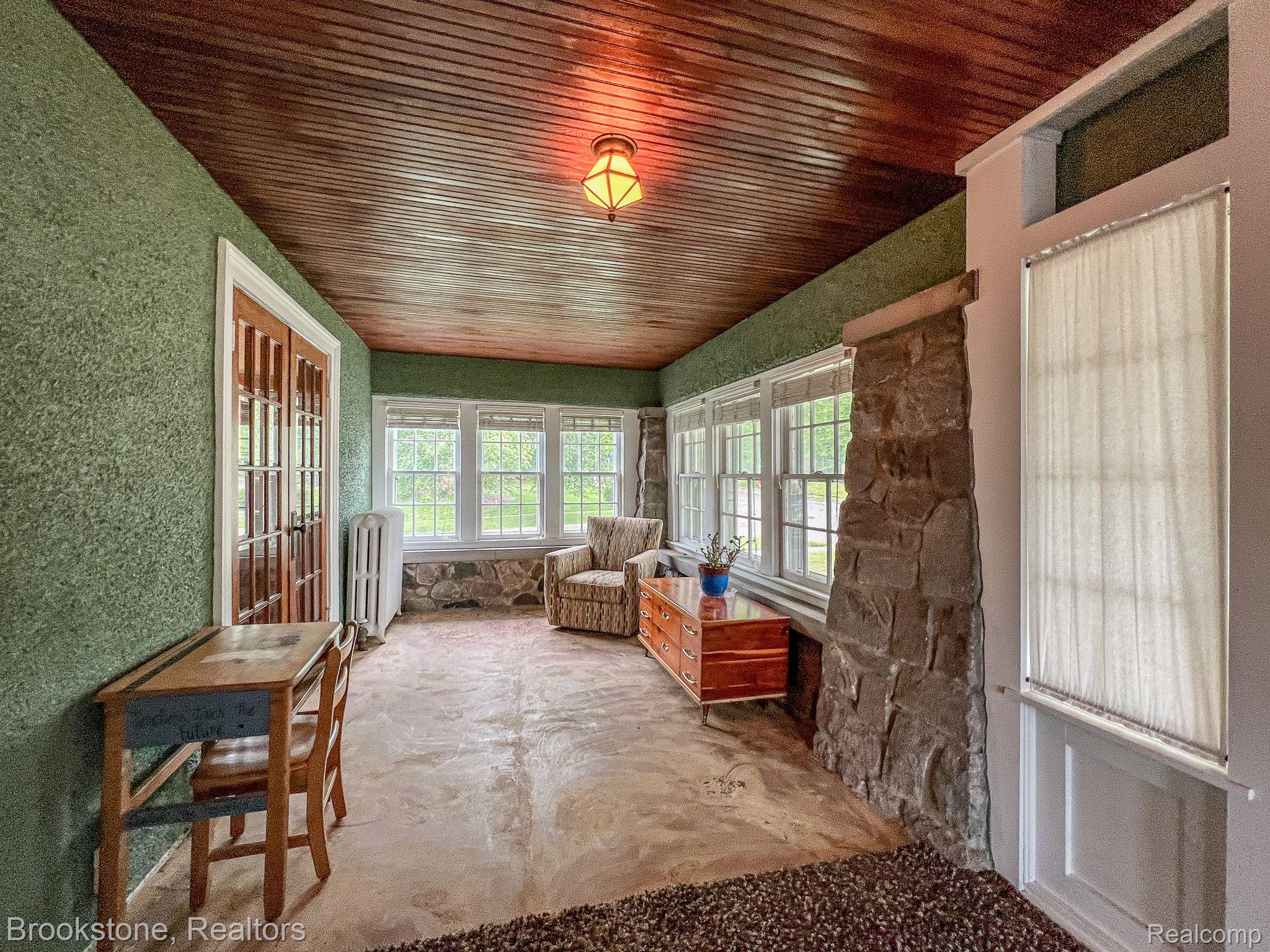 2023 Miller Road Flint, MI 48503 - Photo 27 of 40 Enclosed front porch.