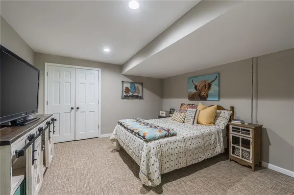 $1,190,000 | 285 Tt Highway, Oak Grove, MO 64075