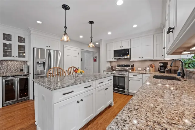 $775,000 | 2575 River Woods Drive, Naperville, IL 60565