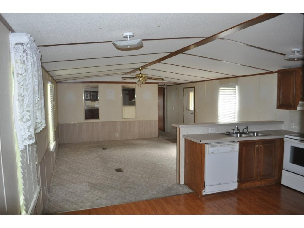 10 Residence Road Norton, VA 24273 - Photo 11 of 12 Living Room