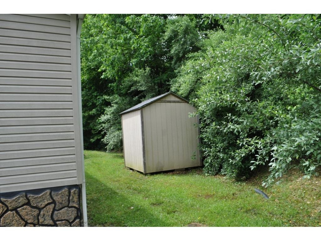 10 Residence Road Norton, VA 24273 - Photo 4 of 12 Nice utility building