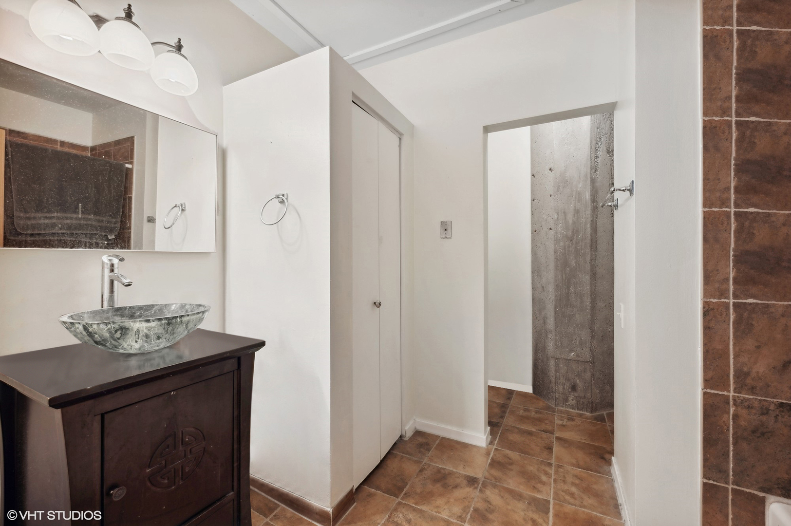 720 South Dearborn Street, Unit 305 Chicago, IL 60605 - Photo 19 of 20 a bathroom with a sink a mirror and a shower