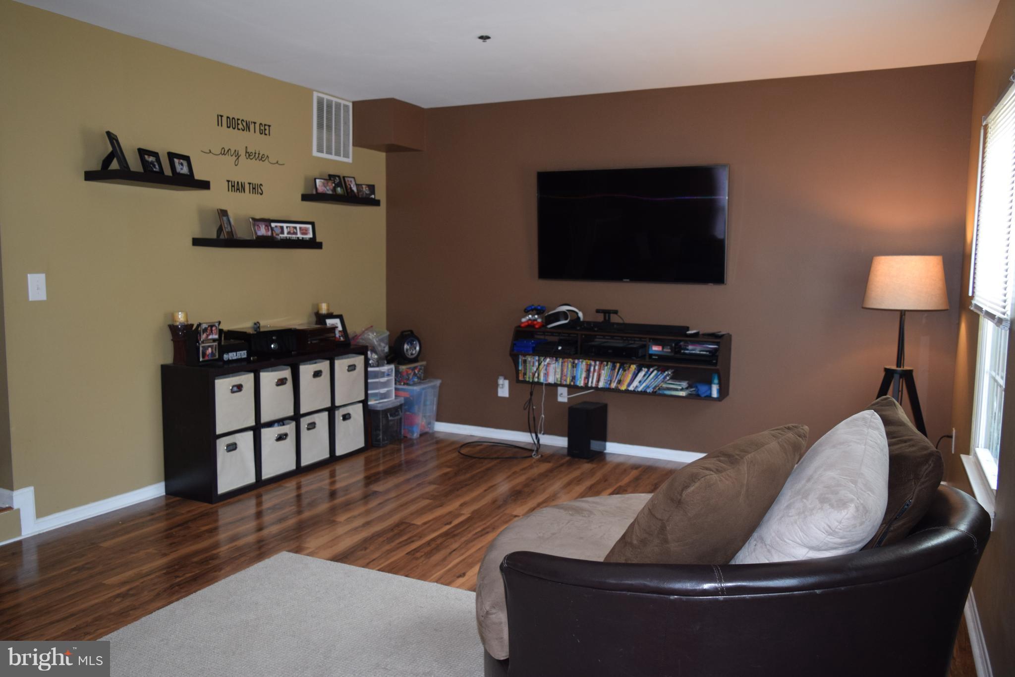 6900 Mayfair Road Laurel, MD 20707 - Photo 9 of 29 Living Room