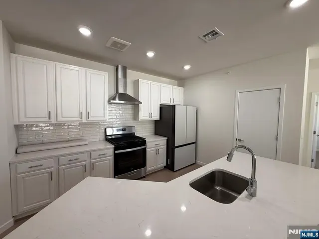 $3,400 | 243 Lorhan Drive, Unit 2243, Piscataway, NJ 08854