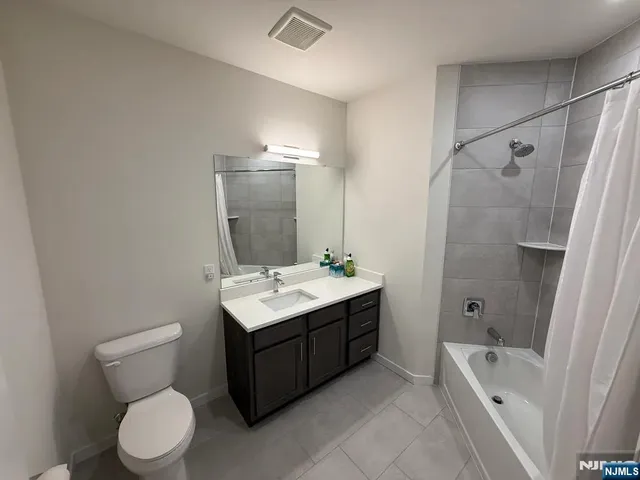 $3,400 | 243 Lorhan Drive, Unit 2243, Piscataway, NJ 08854