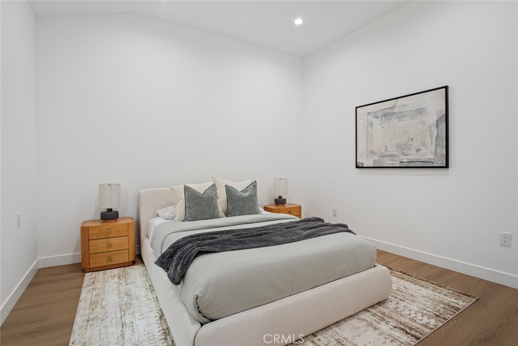 2162 Montgomery Road Thousand Oaks, CA 91360 - Photo 22 of 26 a bed room with a bed and a lamp