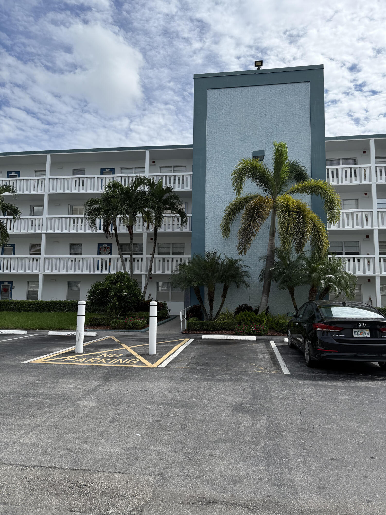 1008 Exeter Boca Raton, FL 33434 - Photo 1 of 9 exeter a