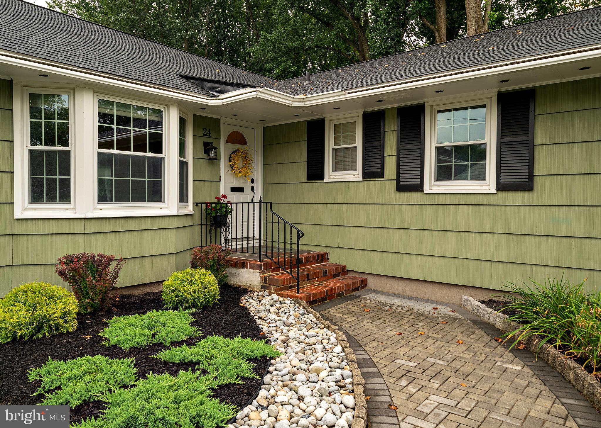 24 Farm Road Ewing, NJ 08638 - Photo 3 of 48