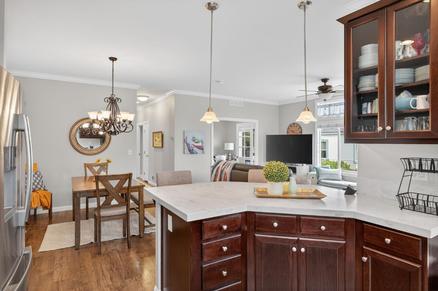 1885 Maricopa Highway, Unit 1 Ojai, CA 93023 - Photo 21 of 36 a kitchen with a table and chairs in it
