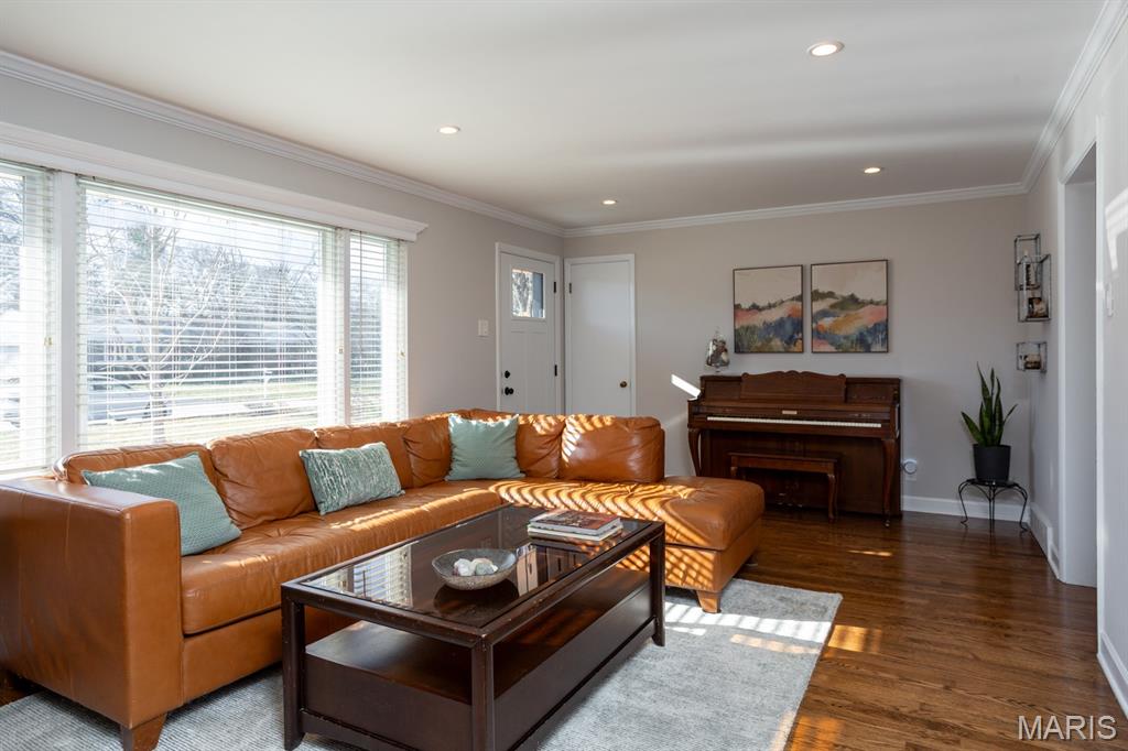 12415 Matthews Lane St. Louis, MO 63127 - Photo 4 of 22