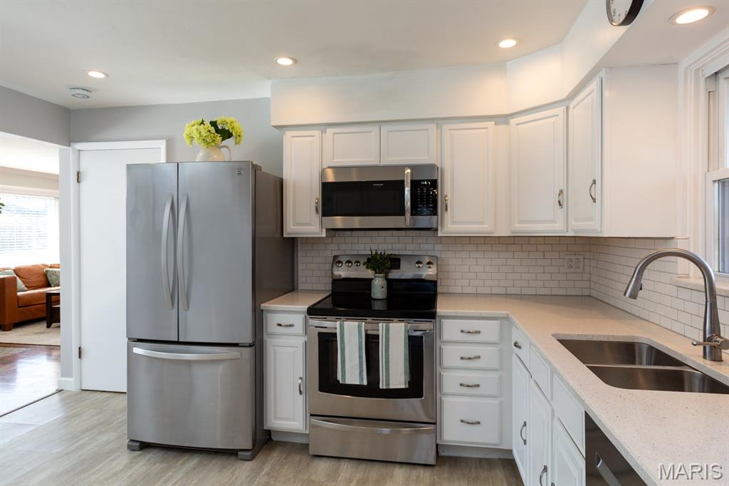 12415 Matthews Lane St. Louis, MO 63127 - Photo 7 of 22