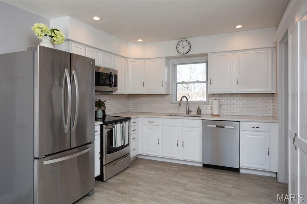 12415 Matthews Lane St. Louis, MO 63127 - Photo 8 of 22