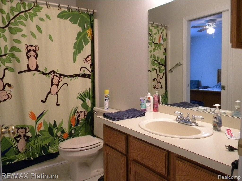 824 Tanager Trail Howell, MI 48843 - Photo 20 of 25 Main Bathroom