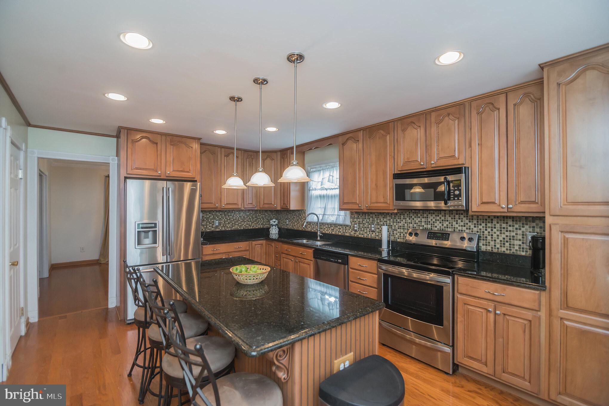 6156 Georgetown Road Broad Run, VA 20137 - Photo 11 of 40 Hardwood floors in the kitchen